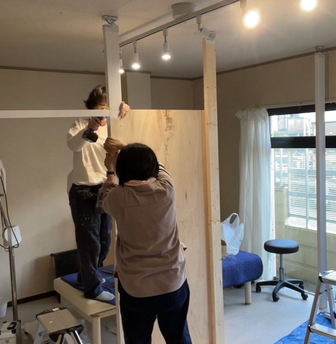 サロンインテリア　サロン空間づくり　 作業途中
